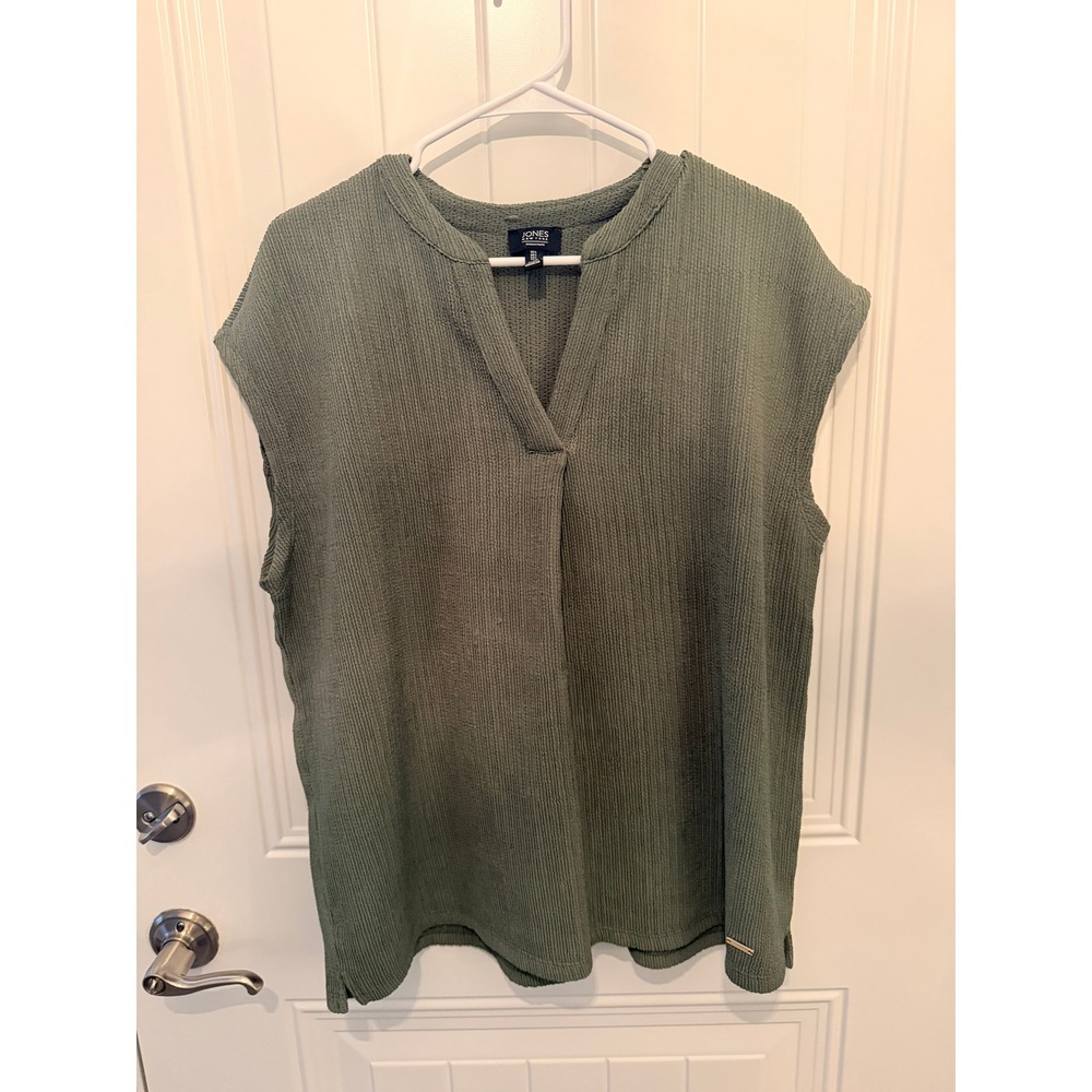 Jones New York Signature Olive Green Crinkle Split Neck Sleeveless Blouse L